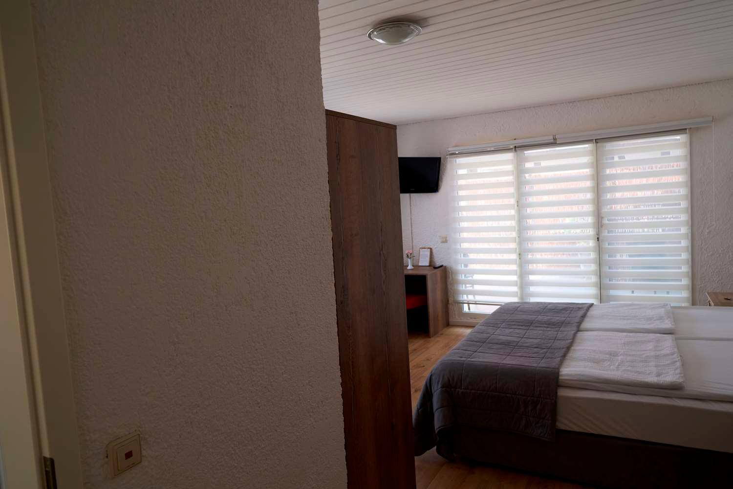 Hotel Zur Post Ochsendorf Konigslutter Bagian luar foto